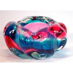 Blue and pink twisted art glass bowl, 15cm diameter…