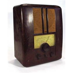 Large Brown Ekco Art Deco Bakelite cased radio, 50cm high…