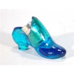 Moulded Victorian blue glass shoe shaped thimble holder, 6cm in length…