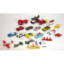 Tray of assorted Corgi and Dinky toys including racing cars, Austin A60 steerer car, etc…