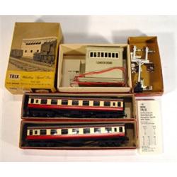 Boxed Trix 00 gauge Western signal box, two restaurant cars and boxed Trix signal…