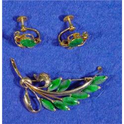 14ct gold and jade feather style brooch and matching earrings…