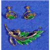 Image 1 : 14ct gold and jade feather style brooch and matching earrings…