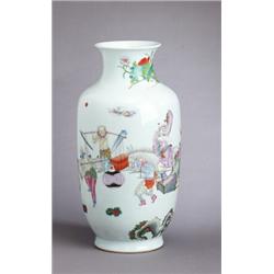 A LATE QING FAMILLE ROSE VASE, porcelain, with, A LATE QING FAMILLE ROSE VASE, porcelain, with...