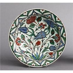 AN OSMANIAN IZNIK 17th CENTURY DISH, earthenwear,, AN OSMANIAN IZNIK 17th CENTURY DISH, earthen...