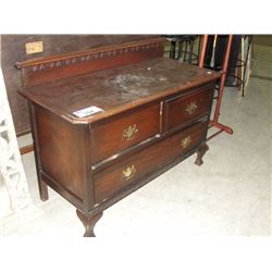 3 DRAWER OAK CHEST