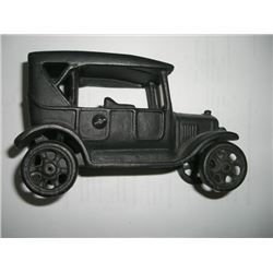 1924 VINTAGE FORD CAR IRON TOY STAMPED *IRON ART JM 135* BOOK VALUE $50.00+!! ITEM CAME OUT OF ESTAT