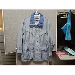 JACKET - PLUS WEEKEND - BLUE - ZIPPER & BUTTON - 2 TONE BLUE - SZ MEDIUM