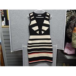 LADIES DRESS - KAREN MILLAN - BLACK AND WHITE - PATTERN - SIZE 10