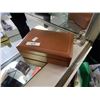 Image 2 : JEWELRY BOX AND CONTENTS