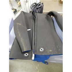 DIVING WET SUIT - PS - sold as-is - no warranty or guarantee