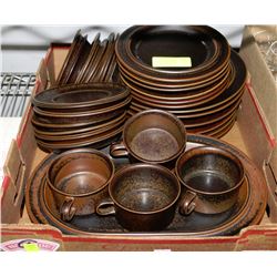 BOX OF STONEWARE DISHSET