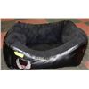 Image 1 : BLACK BIKER DOG BED WITH EMBROIDERED SKULL