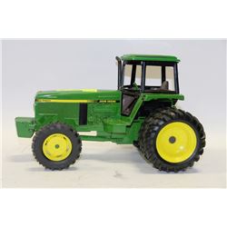 ERTL JOHN DEERE 4960-1/16 SCALE DIE CAST TRACTOR