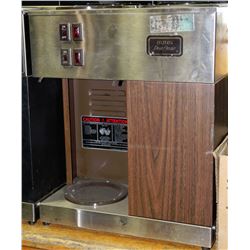 SMALL 2 POT BUNN COFFEE MAKER - BROWN