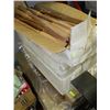Image 1 : PALLET OF WOOD SPINDLES