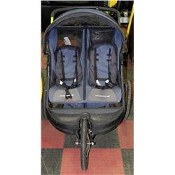 EXPEDITION 2 SEAT JOGGING STROLLER