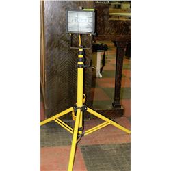 COMMERCIAL HALOGEN WORK LIGHT WITH TRIPOD