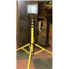 Image 1 : COMMERCIAL HALOGEN WORK LIGHT WITH TRIPOD