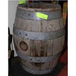 ANTIQUE WOOD METAL BARREL