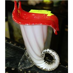 ART GLASS HORN OF PLENTY