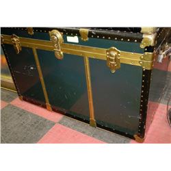 VINTAGE TRUNK