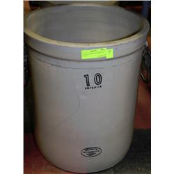 10 GALLON MEDALTA CROCK - HAS CRACKS