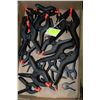 Image 1 : FLAT WITH 30 CLAMPS