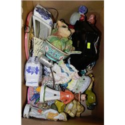 BOX WITH ASSORTED COLLECTIBLES INCLUDING BOSSONS