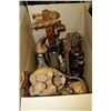 Image 1 : BOX OF ESTATE WOOD CARVED ORNAMENTS