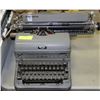 Image 1 : ROYAL MANUAL VINTAGE TYPEWRITER