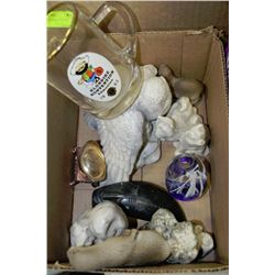 FLAT OF ASSORTED ORNAMENTAL PIECES