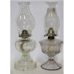 BOX WITH 2 GLASS OIL LANTERNS