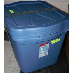 RUBBERMAID TUBS WITH LIDS  "68.1 LITRES" X3