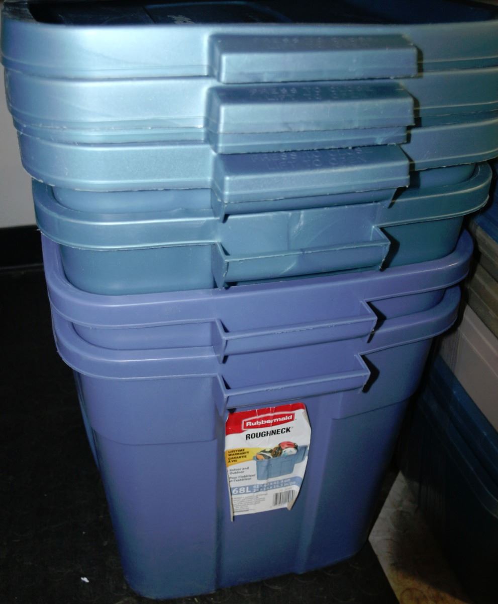 RUBBERMAID TUBS WITH LIDS