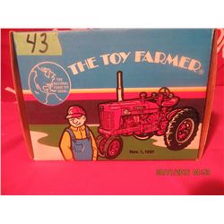 1/16 Scale Farmall Super MTA 1991 Toy Farmer #445PA