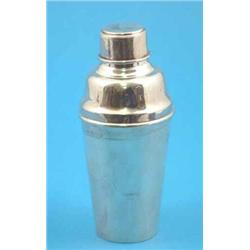 A George V silver cocktail shaker Makers Hukin and Heath, Birmingham 1928, 12 oz....