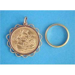 An Edward VII sovereign, in 9ct gold pendant mount and a 22ct gold wedding ring...