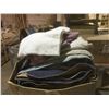 Image 1 : LOT OF BLANKETS AND STRAPS