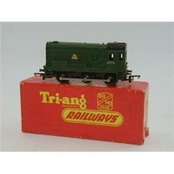 A BOXED TRI-ANG RAILWAYS DIESEL SHUNTER, R.152, No.13005, green livery  20-30...