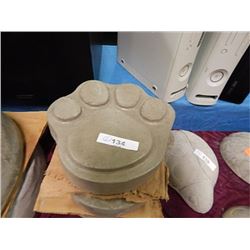 CONCRETE - STEPPING STONE - PAW - SMALL