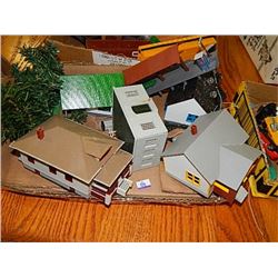 BOX  - 6 HOUSES, TREES & 3 STREET LIGHTS