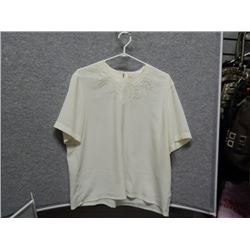 LADIES TOP - USED - ELITE - CREAM - S/S PEARL TRIM - SIZE 16