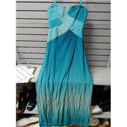 Sz 6 BCBG Maxazria Turquoise Long formal dress