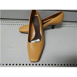 Sz 5-5  Aerosoles tan shoes