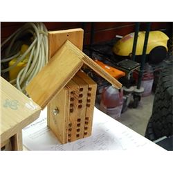 BEE HOUSE - NEW - BUILT TO BEE CODE - WITH INSTRUCTIONS - SMALL - RETAIL - 40