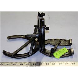 PAIR OF VINTAGE HORSE SHOE BOOKENDS