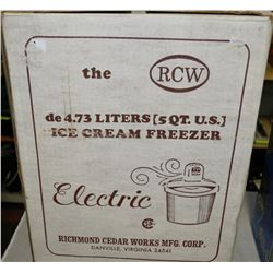 RETRO ELECTRIC CEDAR ICE-CREAM MAKER