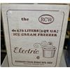 Image 1 : RETRO ELECTRIC CEDAR ICE-CREAM MAKER