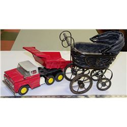 BOX WITH VINTAGE CARRIAGE AND TRUCK